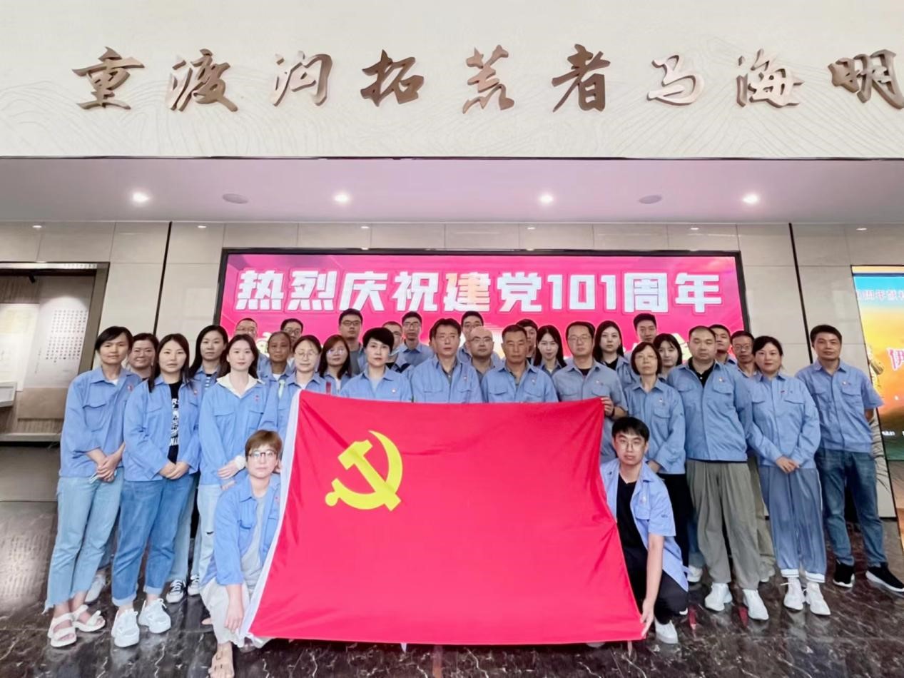 向先進(jìn)學(xué)習(xí)，向楷模致敬